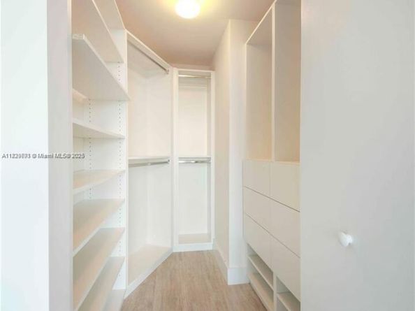 121 NE 34th St 1009, Miami FL 33137