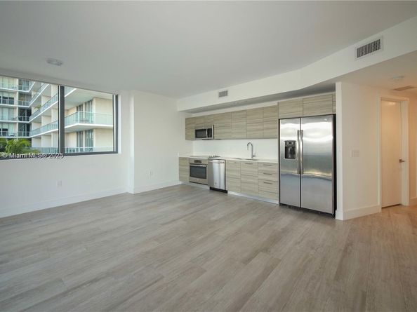 121 NE 34th St 1009, Miami FL 33137