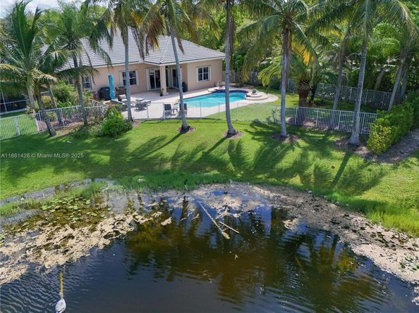 Undisclosed Address #A11861426, Weston FL 33327
