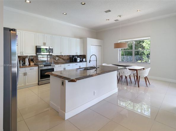 Undisclosed Address #A11861426, Weston FL 33327