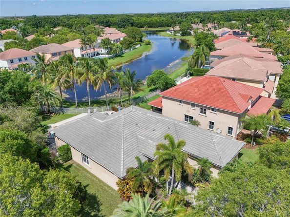 Undisclosed Address #A11861426, Weston FL 33327