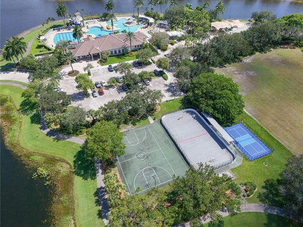 Undisclosed Address #A11861426, Weston FL 33327