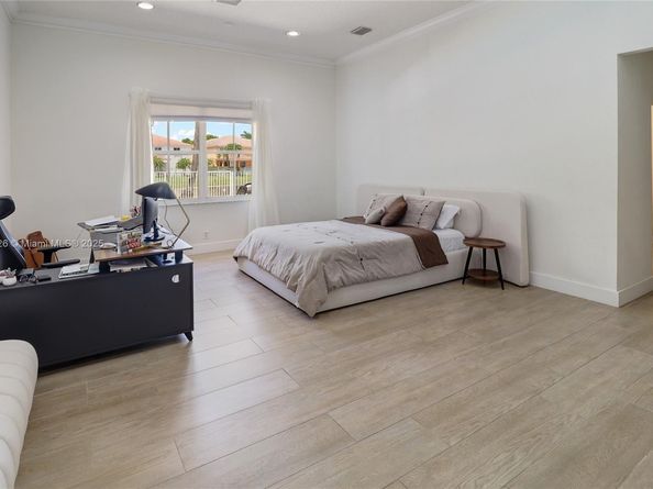 Undisclosed Address #A11861426, Weston FL 33327