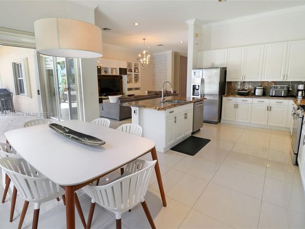Undisclosed Address #A11861426, Weston FL 33327