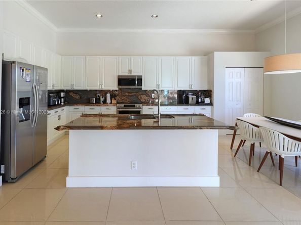 Undisclosed Address #A11861426, Weston FL 33327
