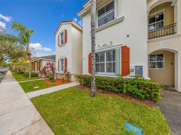 951 NE 42nd Ter, Homestead FL 33033