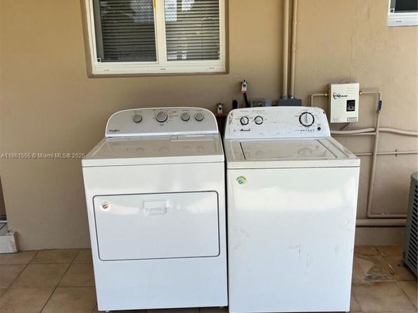 1709 NW 22nd Ct, Miami FL 33125
