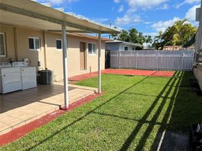 1709 NW 22nd Ct, Miami FL 33125