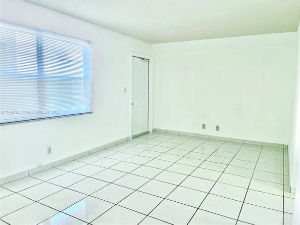 2145 Pierce St 421, Hollywood FL 33020