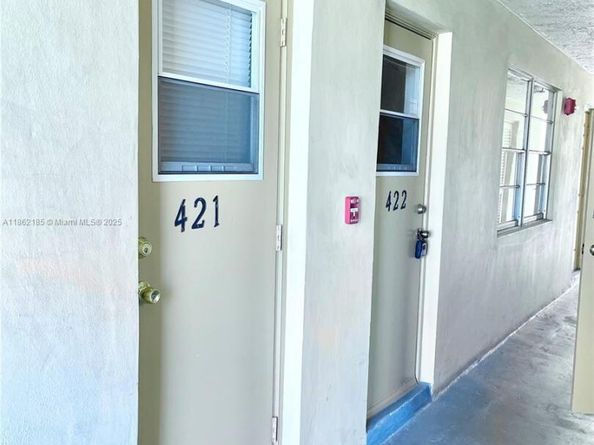 2145 Pierce St 421, Hollywood FL 33020