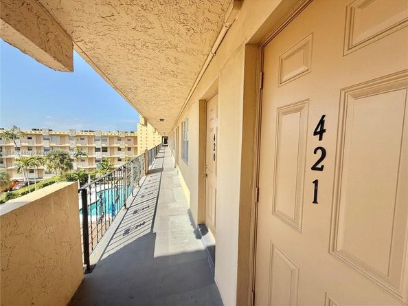 2145 Pierce St 421, Hollywood FL 33020