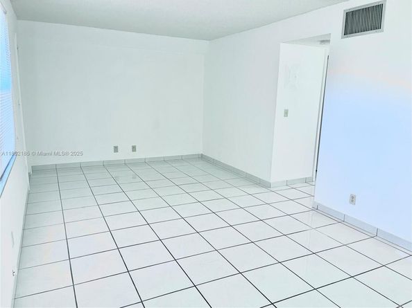 2145 Pierce St 421, Hollywood FL 33020