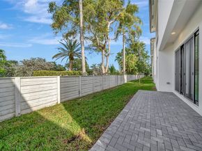 1427 SW 23rd St, Fort Lauderdale FL 33315