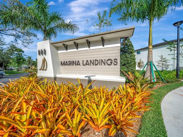 1427 SW 23rd St, Fort Lauderdale FL 33315