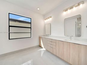 1427 SW 23rd St, Fort Lauderdale FL 33315