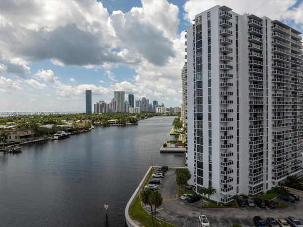 20515 E Country Club Dr 746, Aventura FL 33180
