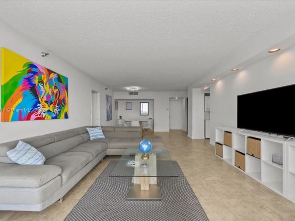 20515 E Country Club Dr 746, Aventura FL 33180