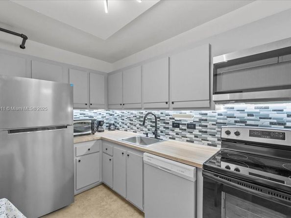 20515 E Country Club Dr 746, Aventura FL 33180
