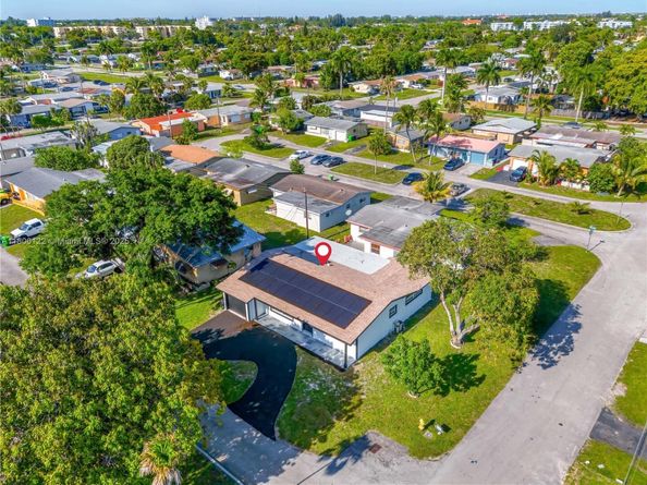 2600 NW 68th Way, Sunrise FL 33313