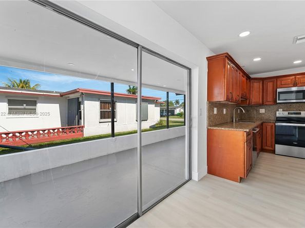 2600 NW 68th Way, Sunrise FL 33313