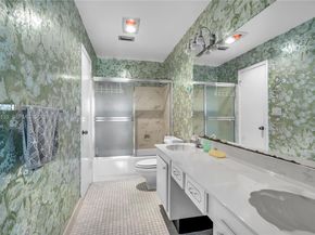 16623 Waters Edge Dr, Weston FL 33326