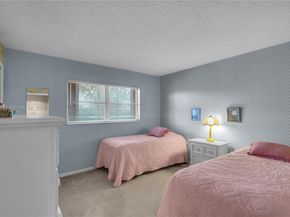 16623 Waters Edge Dr, Weston FL 33326