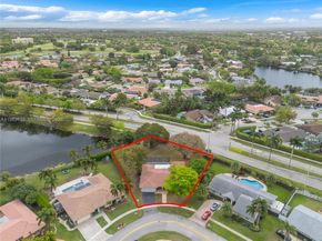 16623 Waters Edge Dr, Weston FL 33326