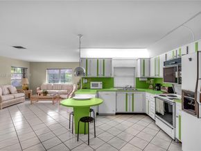 16623 Waters Edge Dr, Weston FL 33326