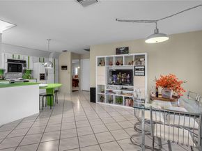 16623 Waters Edge Dr, Weston FL 33326