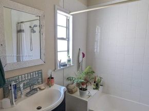 2816 Pine Tree Dr, Miami Beach FL 33140
