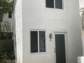 2816 Pine Tree Dr, Miami Beach FL 33140
