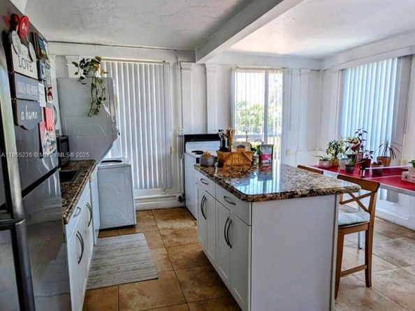 2816 Pine Tree Dr, Miami Beach FL 33140