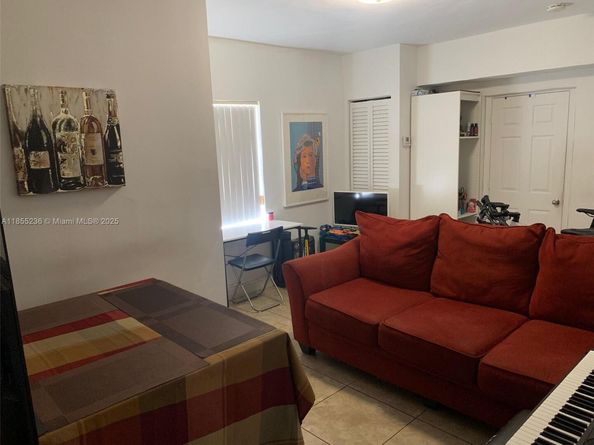 2816 Pine Tree Dr, Miami Beach FL 33140
