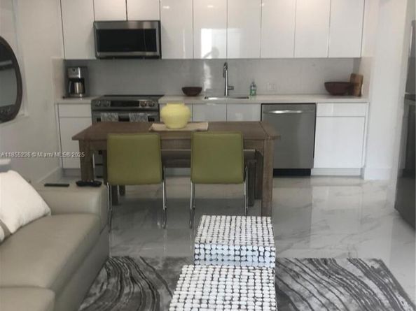 2816 Pine Tree Dr, Miami Beach FL 33140
