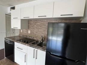 9330 Lagoon Pl 201, Davie FL 33324