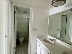 9330 Lagoon Pl 201, Davie FL 33324