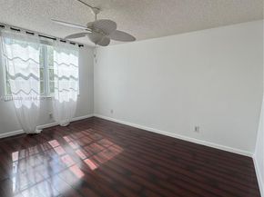 9330 Lagoon Pl 201, Davie FL 33324