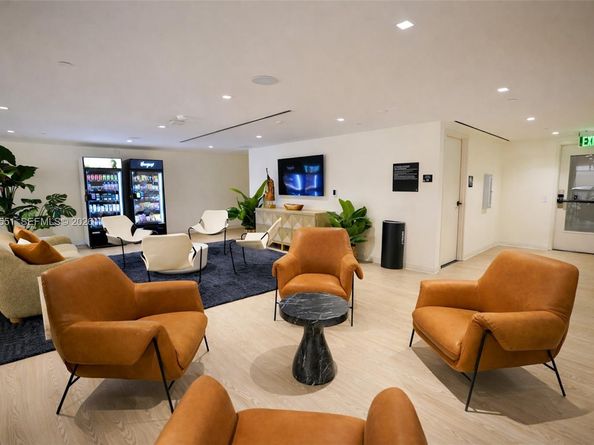 225 N Miami Ave 3707, Miami FL 33128