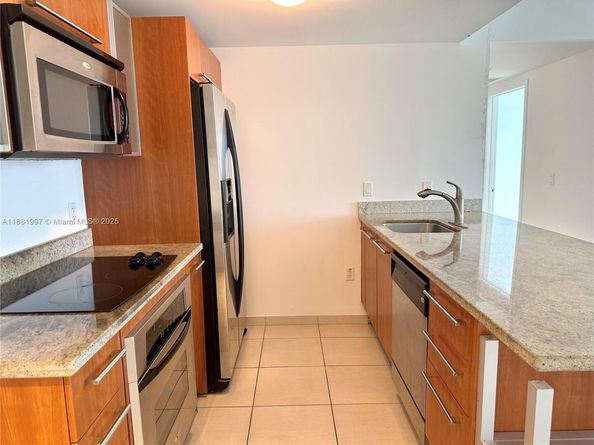 185 SW 7th St 3704, Miami FL 33130