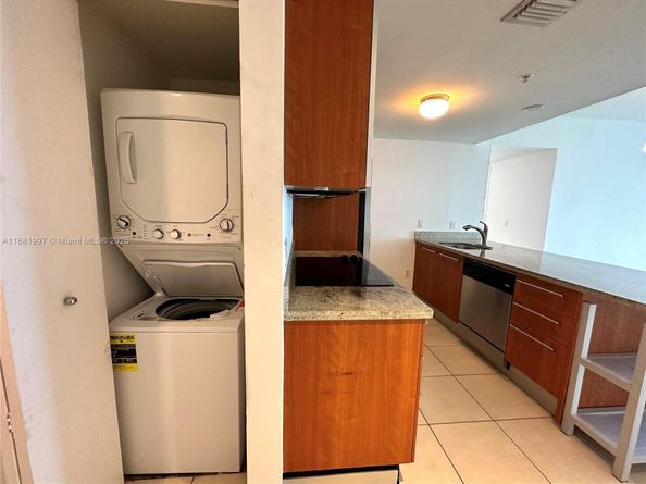 185 SW 7th St 3704, Miami FL 33130