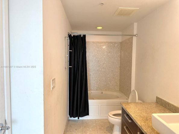 185 SW 7th St 3704, Miami FL 33130