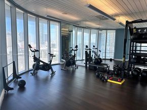 185 SW 7th St 3704, Miami FL 33130