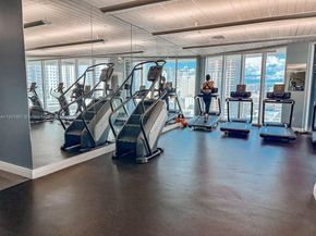 185 SW 7th St 3704, Miami FL 33130