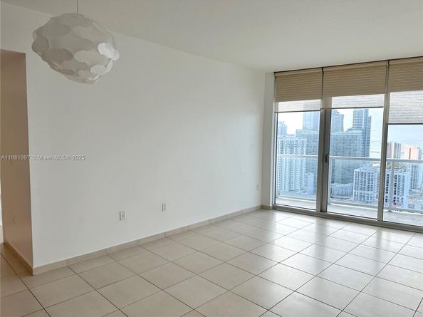 185 SW 7th St 3704, Miami FL 33130