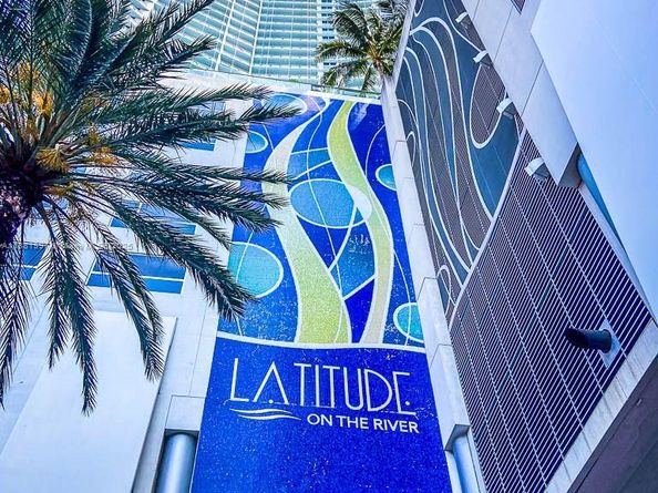 185 SW 7th St 3704, Miami FL 33130