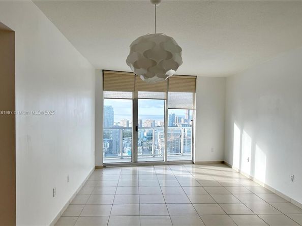 185 SW 7th St 3704, Miami FL 33130