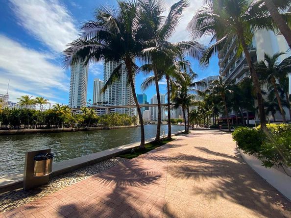 185 SW 7th St 3704, Miami FL 33130