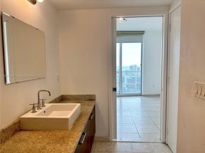 185 SW 7th St 3704, Miami FL 33130