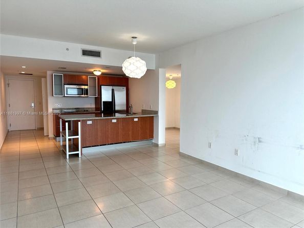 185 SW 7th St 3704, Miami FL 33130