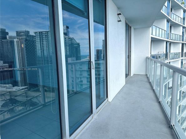185 SW 7th St 3704, Miami FL 33130